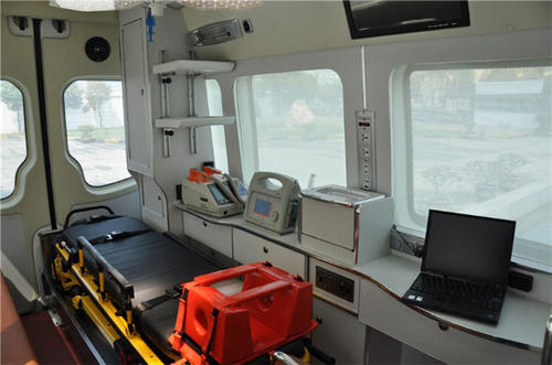 泊头市救护车内部